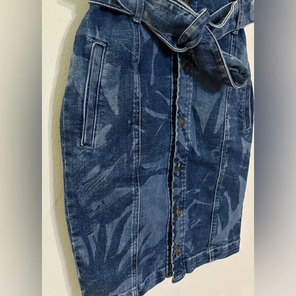 GUESS, Denim Belted Button Front Stella Mini Dress, Tropical Print, Size S - Picture 5 of 11